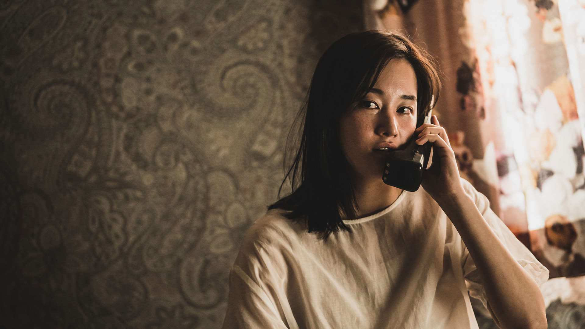 The Call (2020) - Korean Movie Review & Explanation - The Movie BeatThe